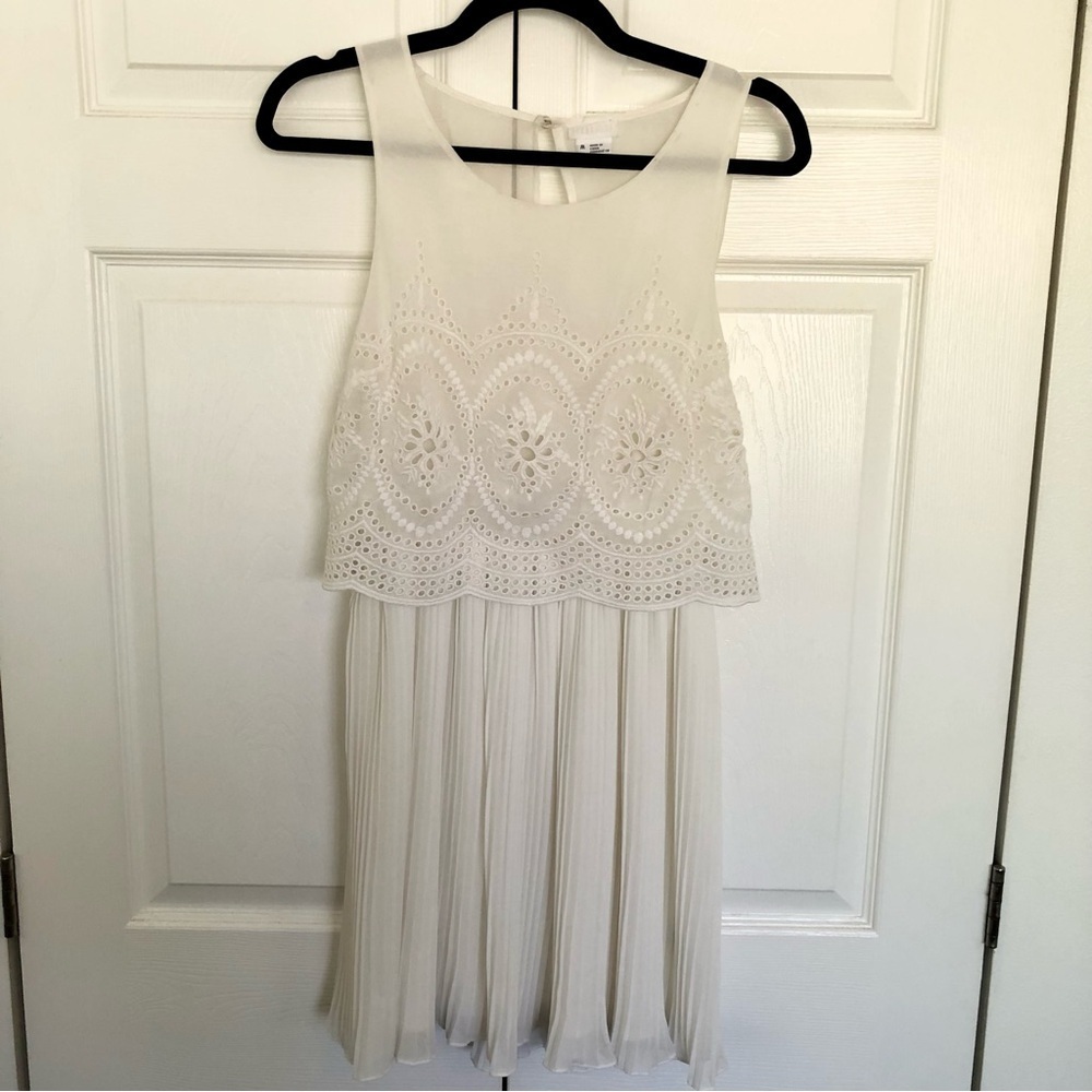 White Cooperative Lace Top Pleated Bottom Open Back Mini Dress Size M